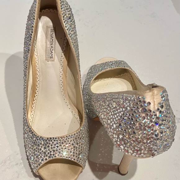 Brand Benjamin Adams Color Ivory Duchesse Silk. - Picture 10 of 10